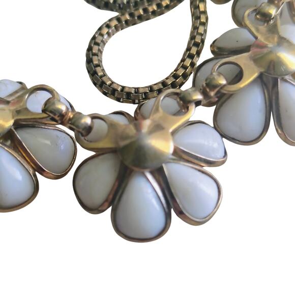 40s Crown Trifari Blossomtime Milk Glass Pearl Floral Choker Necklace Vintage - Picture 3 of 8